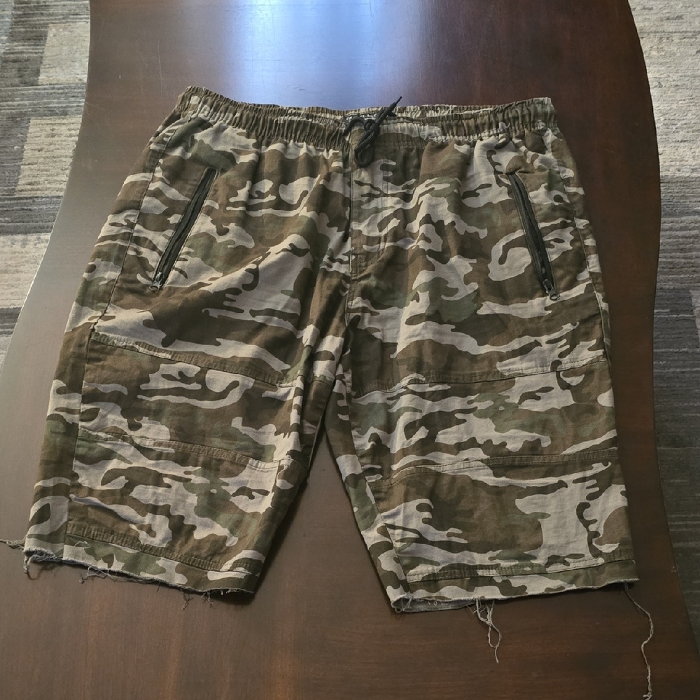 Free Planet Camouflage Cargo Shorts